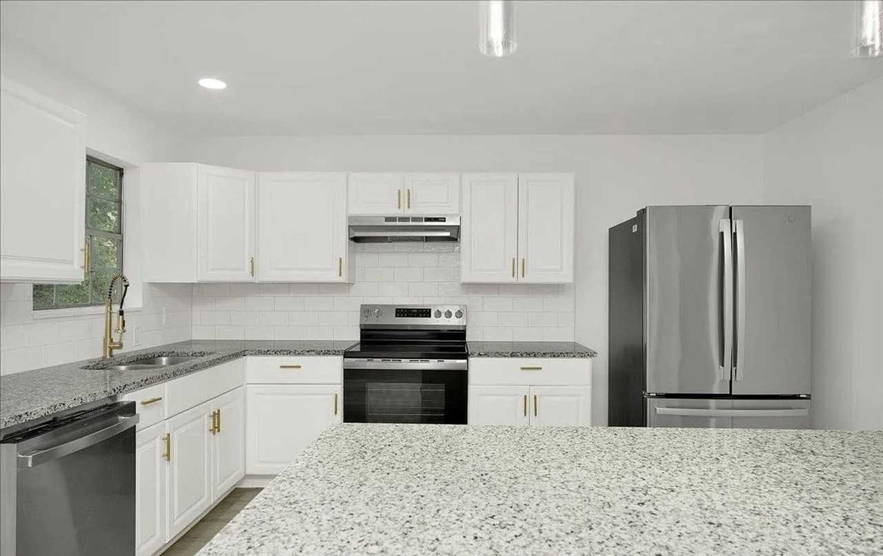 5188 Goldmar Dr - Photo 4 of 26