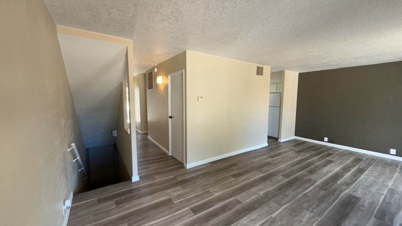 1190 Pinecone Dr - Photo 3 of 6