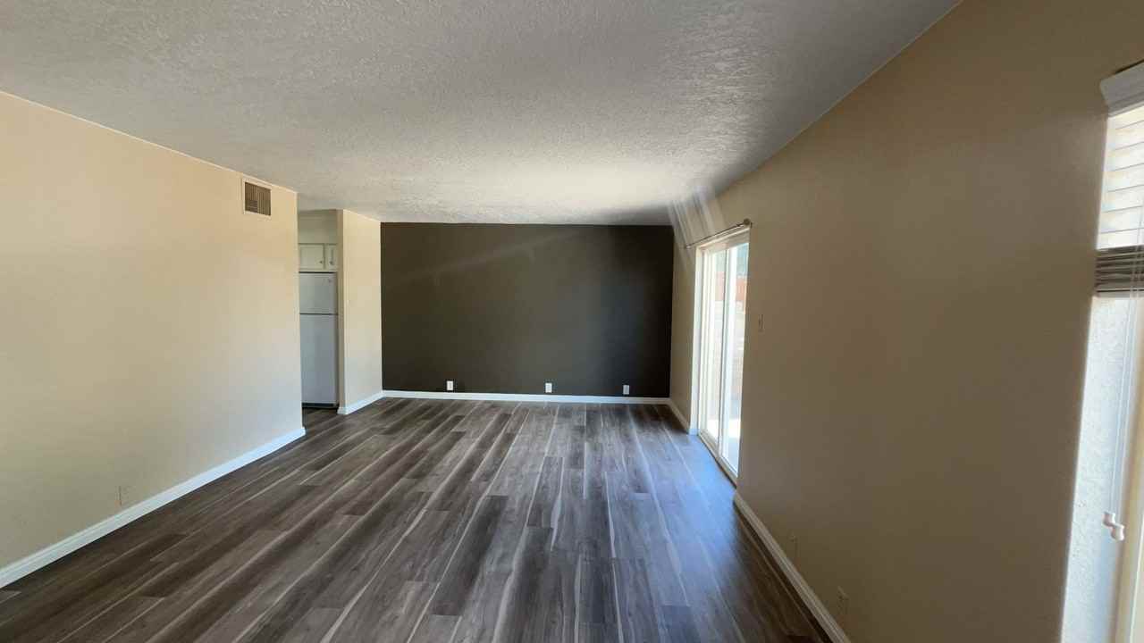1190 Pinecone Dr - Photo 4 of 6
