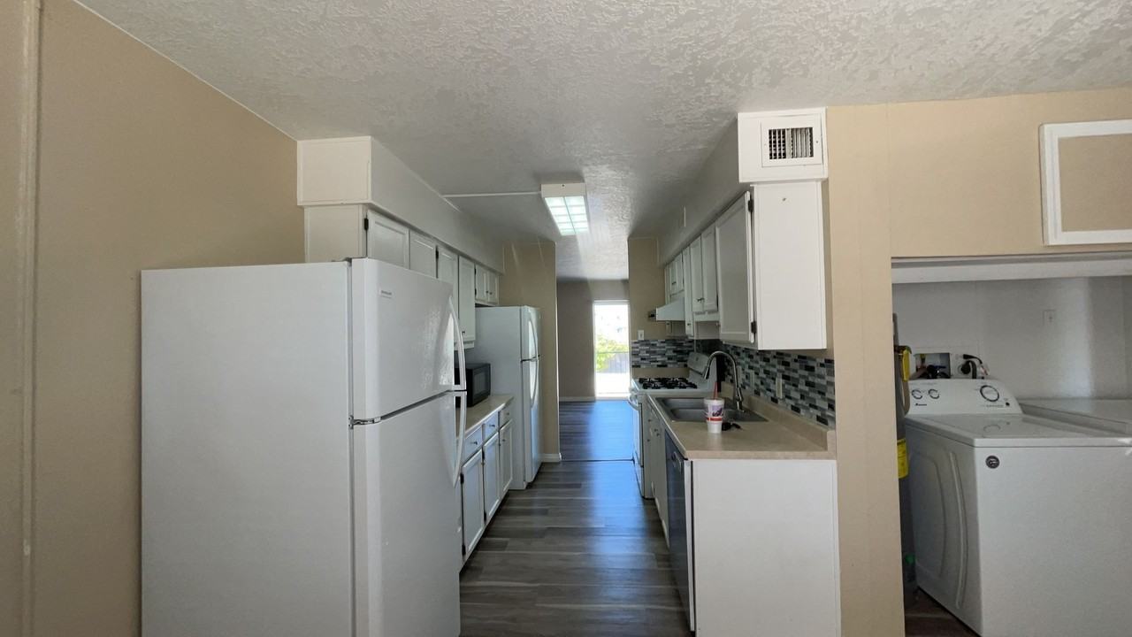 1190 Pinecone Dr - Photo 5 of 6