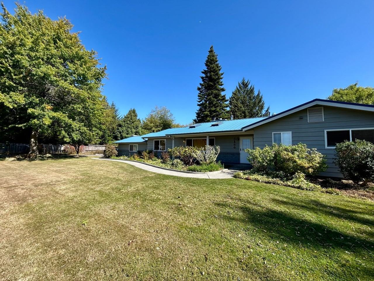 5166 Graveline Rd - Photo 2 of 38