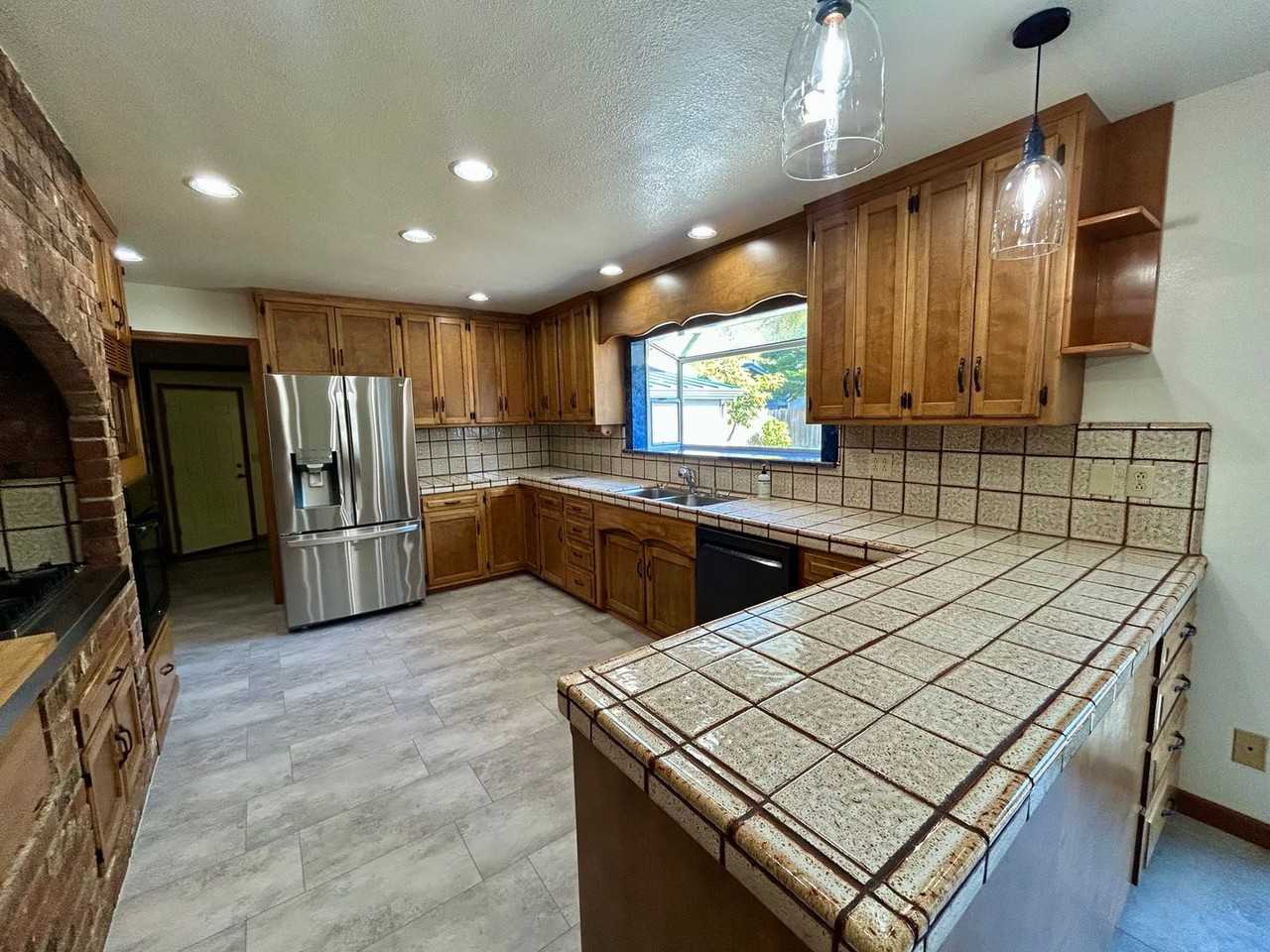 5166 Graveline Rd - Photo 4 of 38