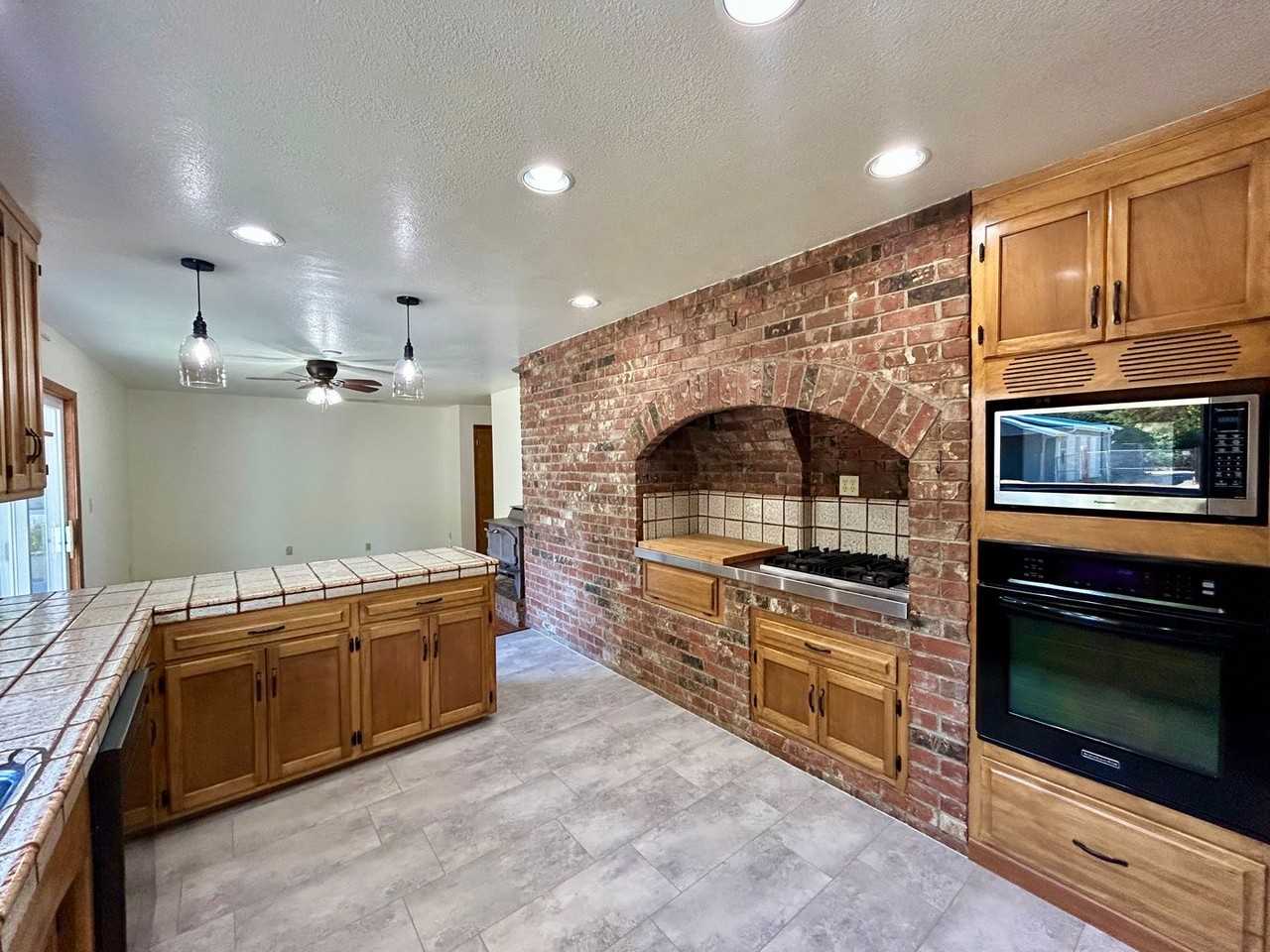 5166 Graveline Rd - Photo 5 of 38