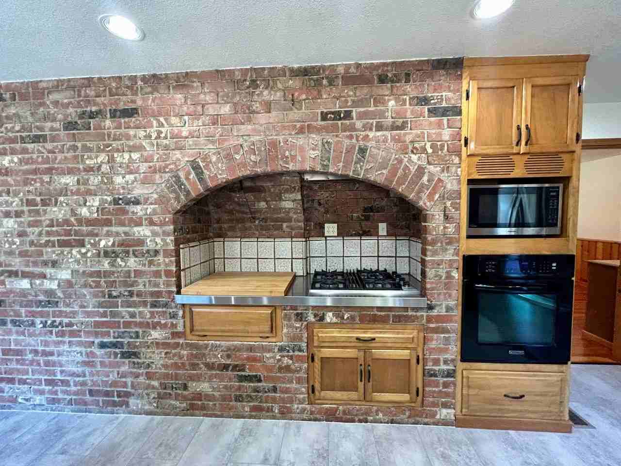 5166 Graveline Rd - Photo 6 of 38