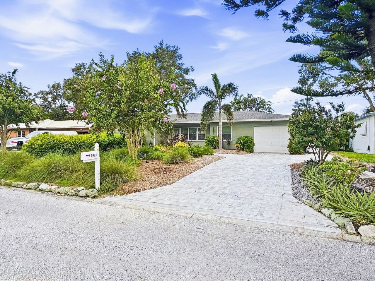 4970 98th Way N - Photo 2 of 31