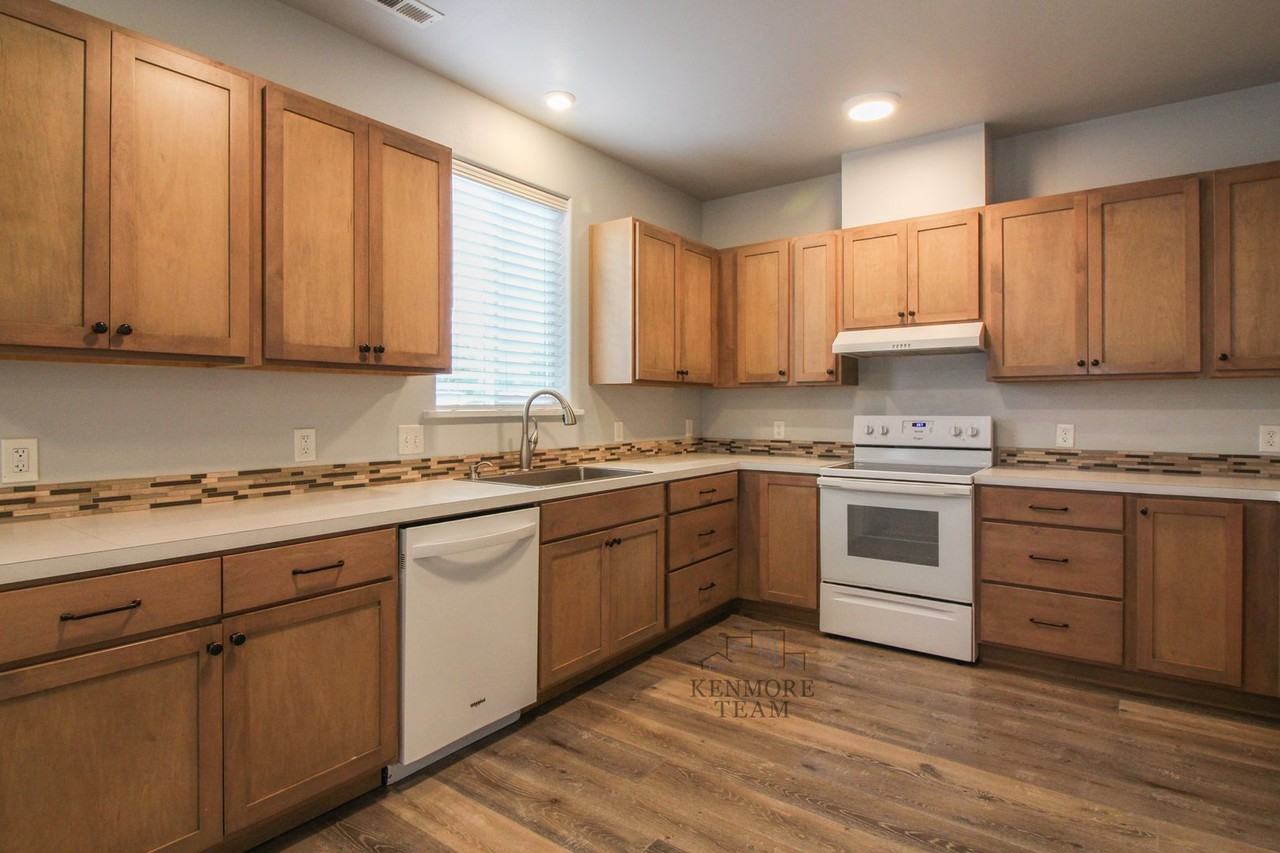 1006 Adams St #103 - Photo 2 of 18