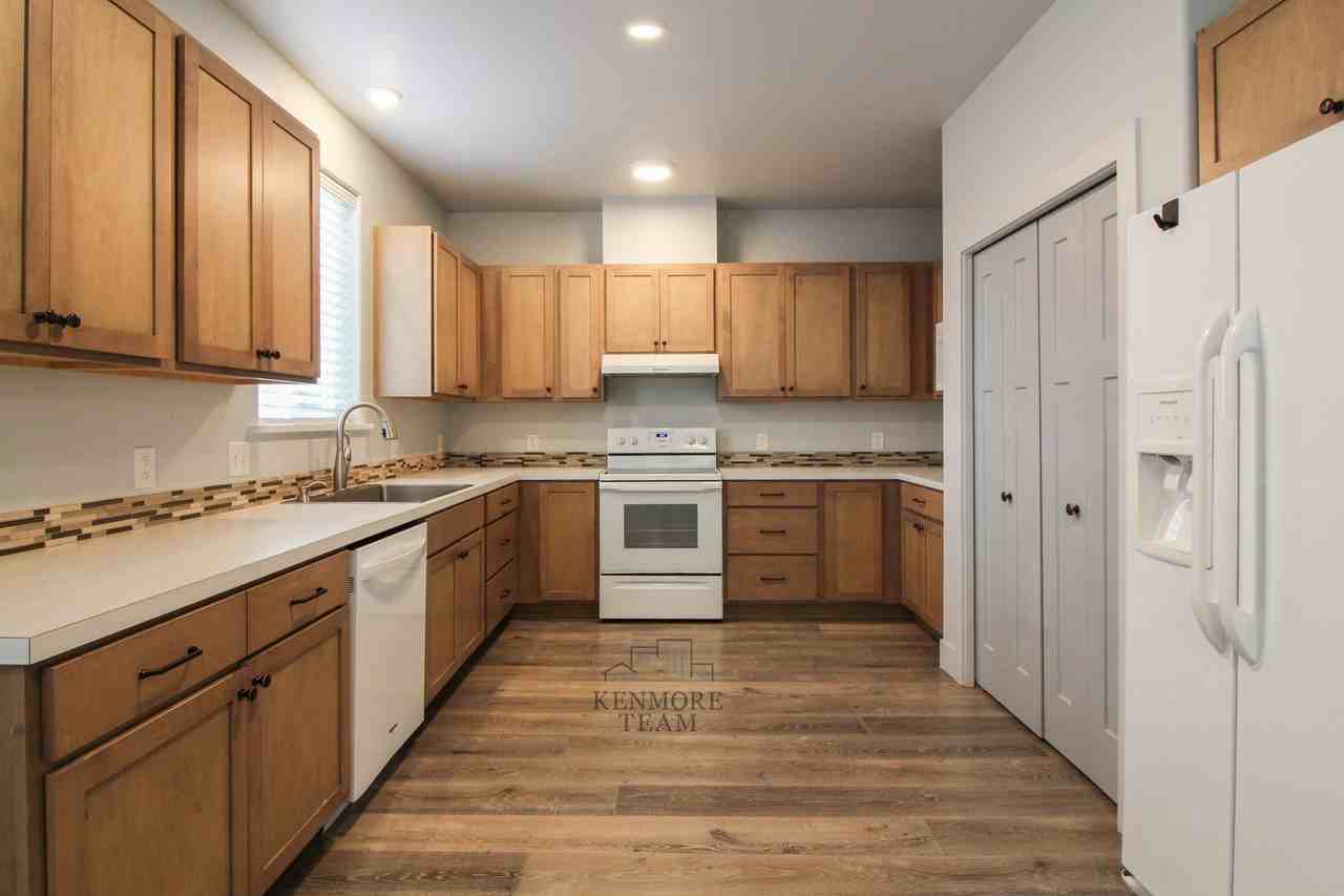 1006 Adams St #103 - Photo 3 of 18