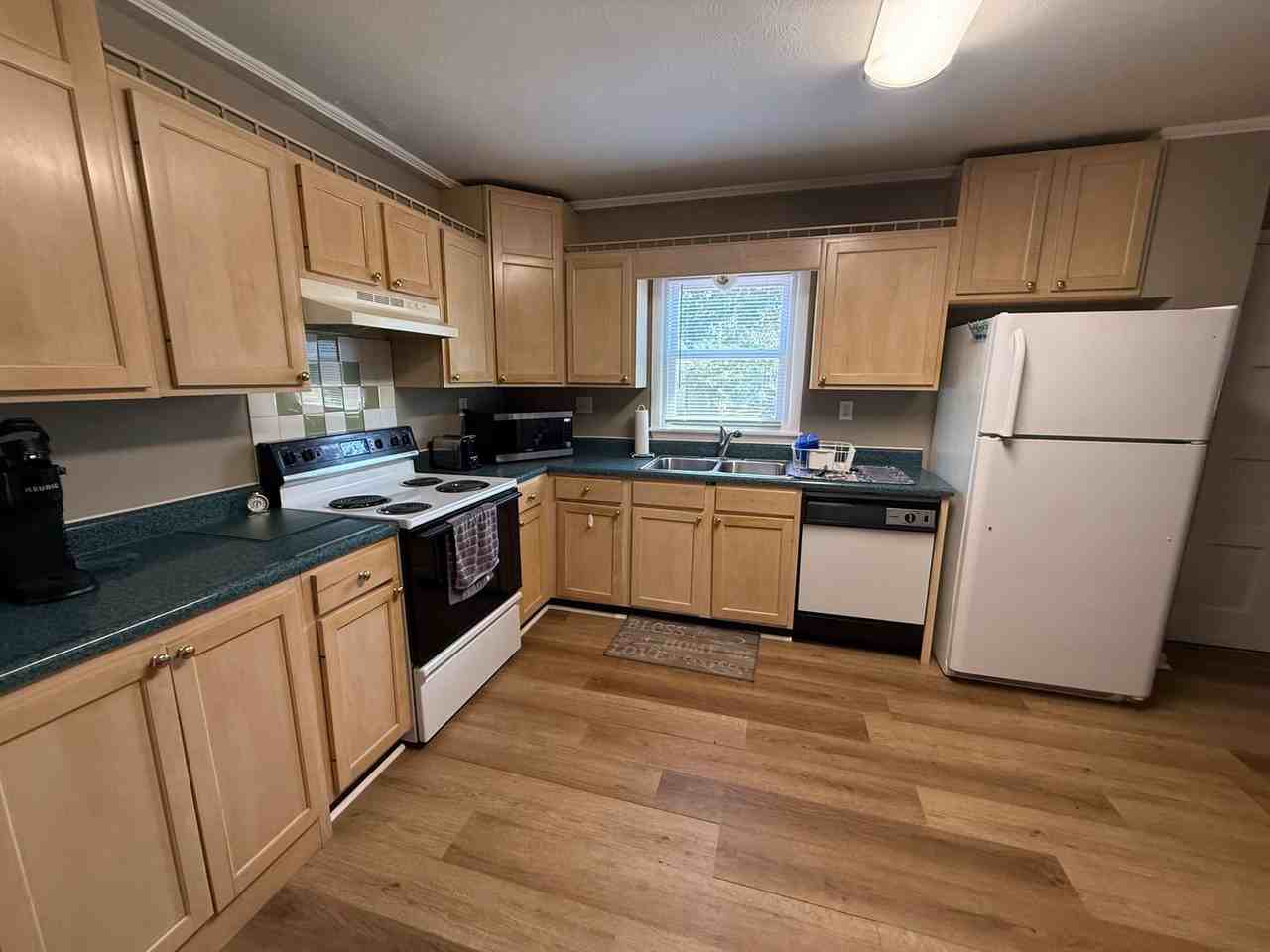 37 Keystone Dr #4 - Photo 5 of 21