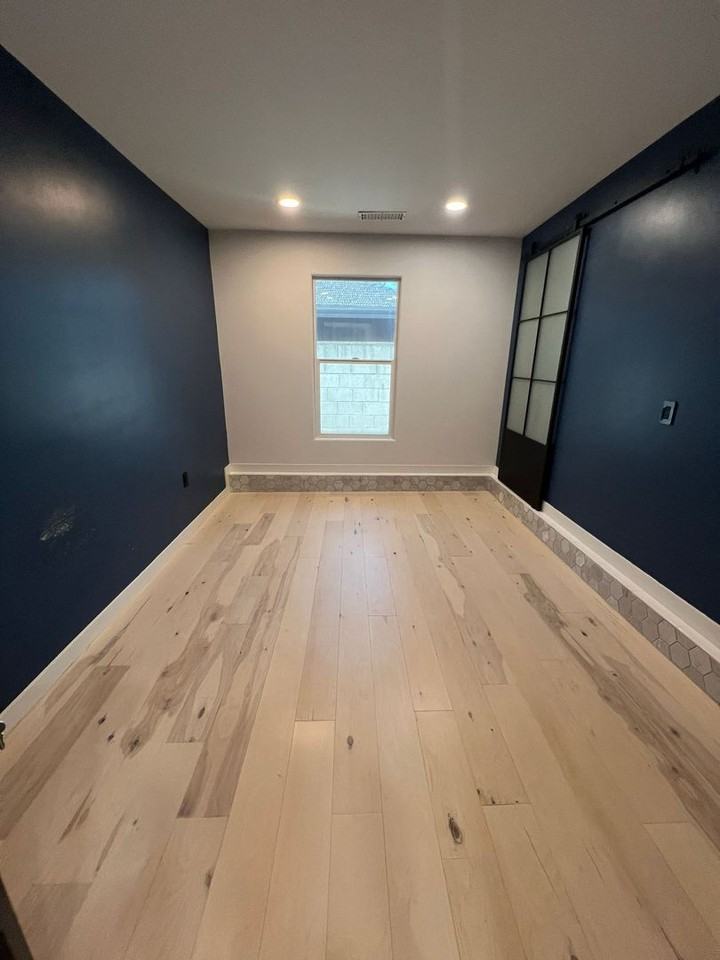 240 1/2 Beverley Ave - Photo 5 of 12