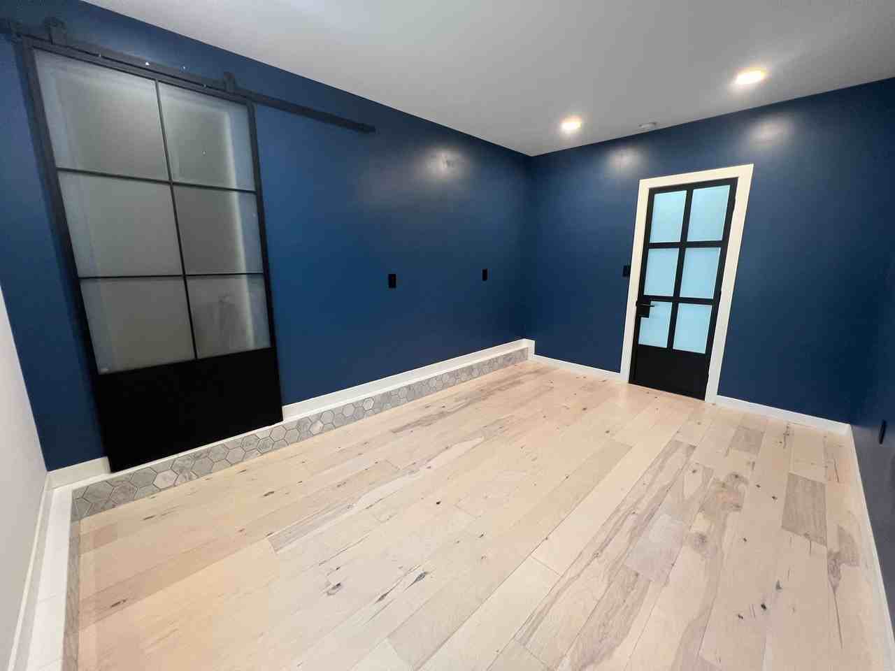 240 1/2 Beverley Ave - Photo 6 of 12