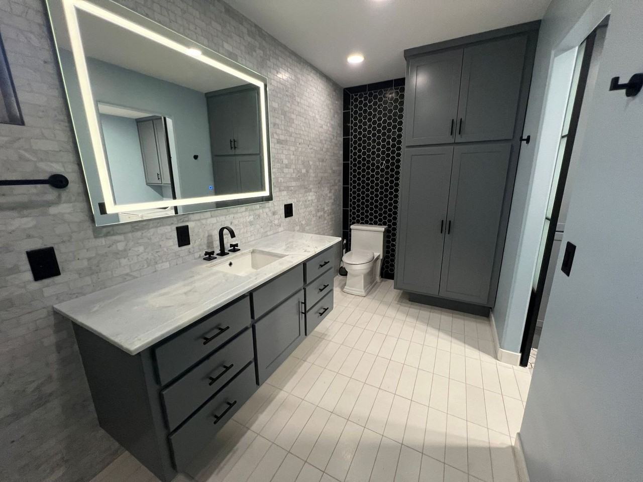 240 1/2 Beverley Ave - Photo 7 of 12