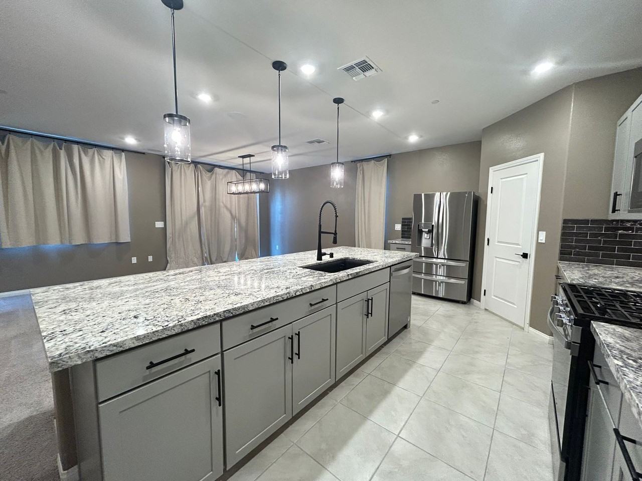 10190 Natural Anchor St - Photo 3 of 32