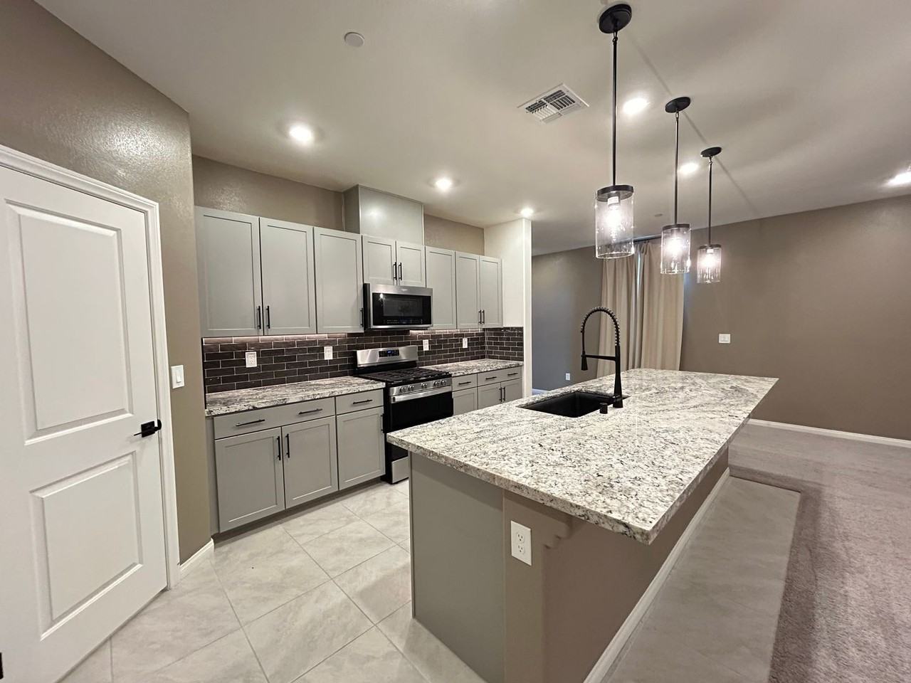10190 Natural Anchor St - Photo 5 of 32