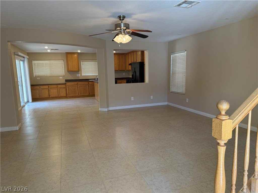 651 Shadwell St - Photo 3 of 30
