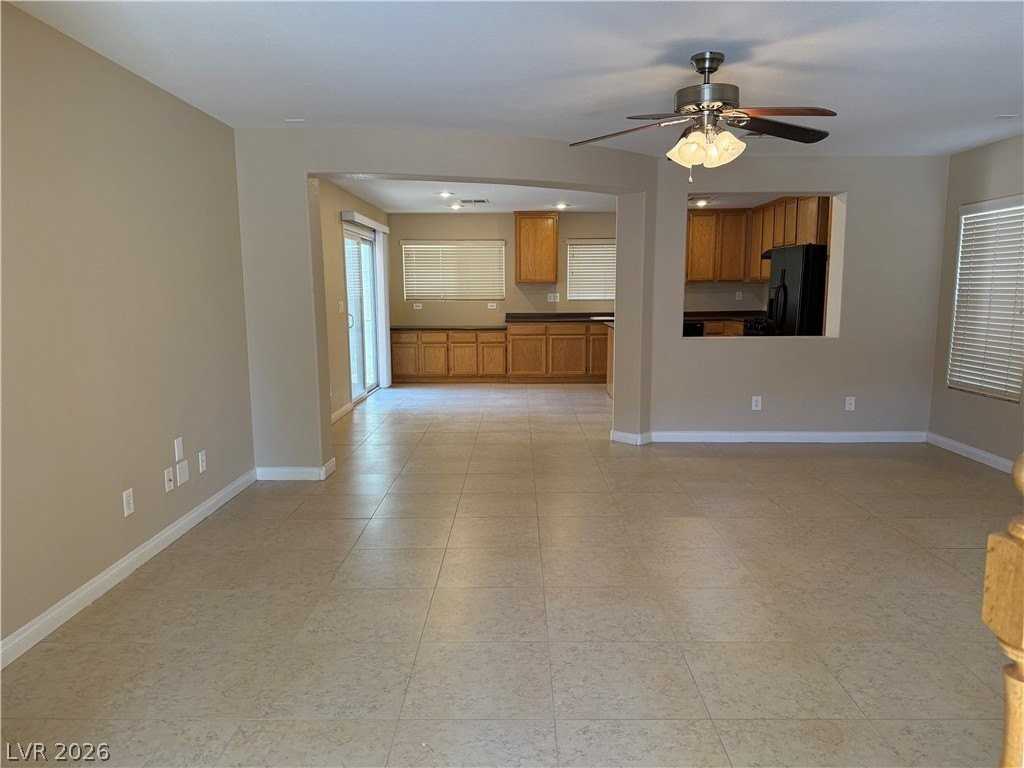 651 Shadwell St - Photo 4 of 30