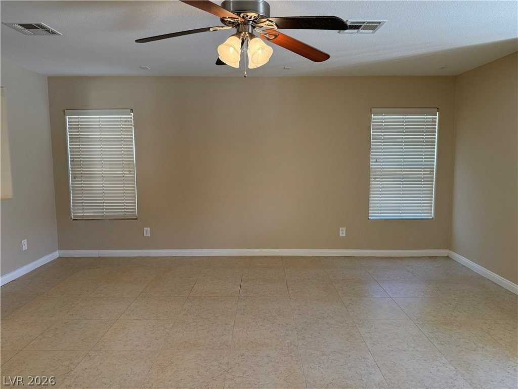 651 Shadwell St - Photo 6 of 30
