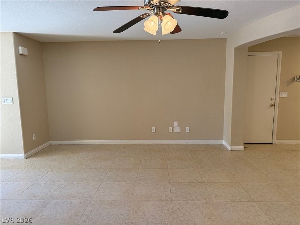 651 Shadwell St - Photo 7 of 30
