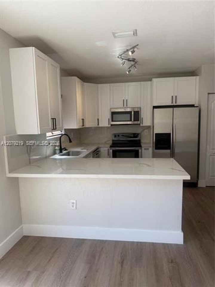 21467 21467 SW 86th Pl th 21467 - Photo 4 of 10