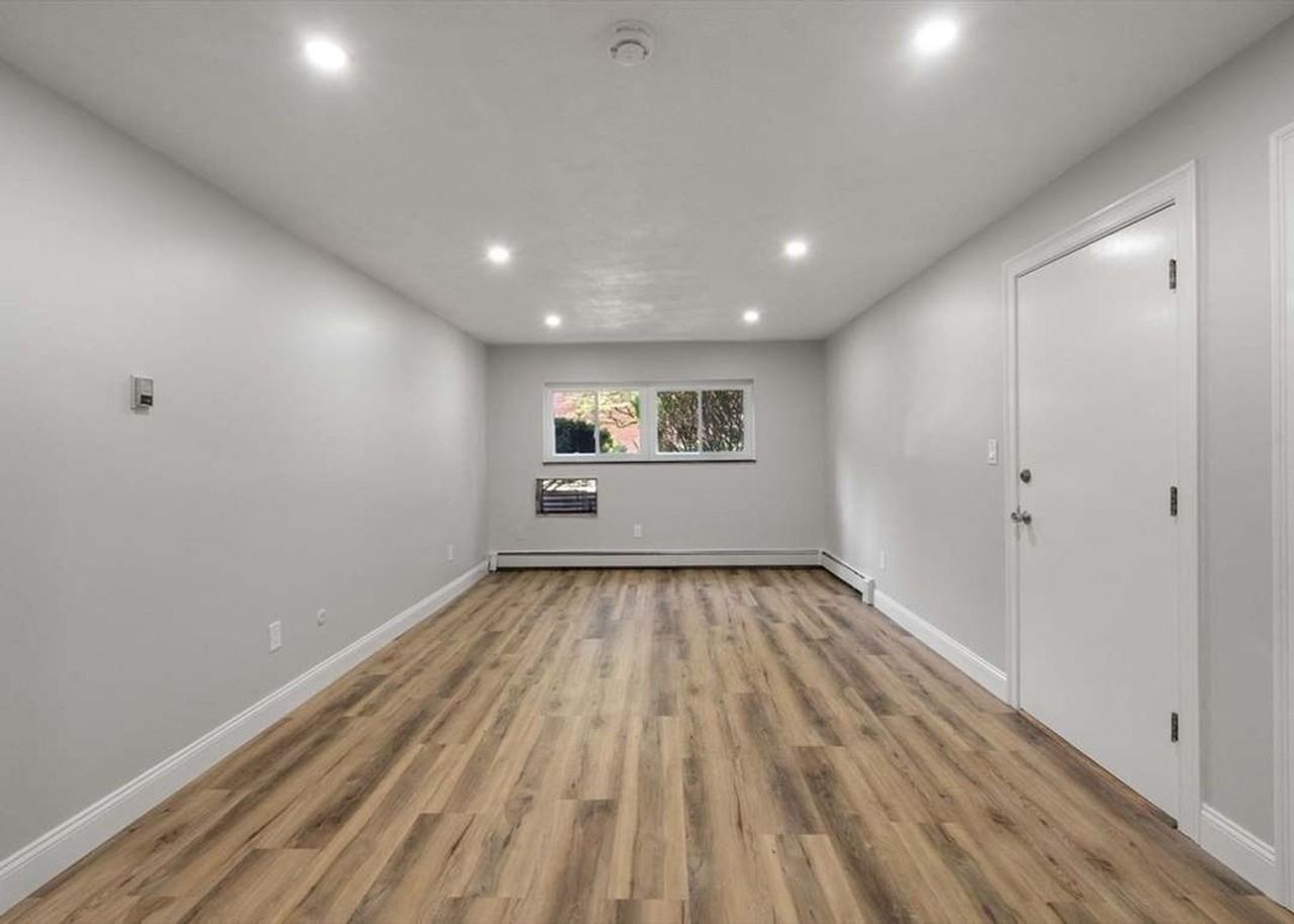 89 Walnut St - Photo 7 of 13