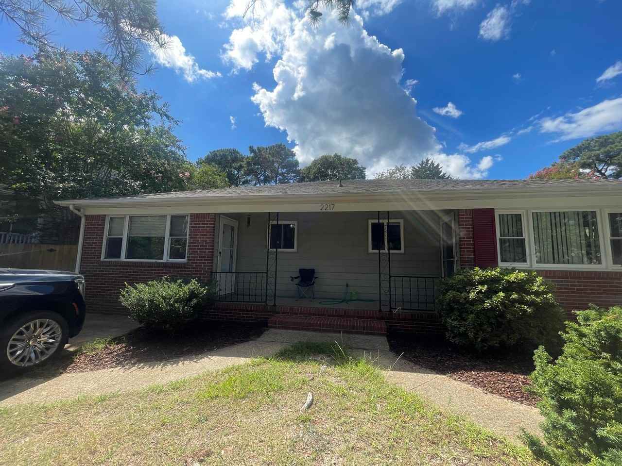 2217 Oak St - Photo 3 of 28