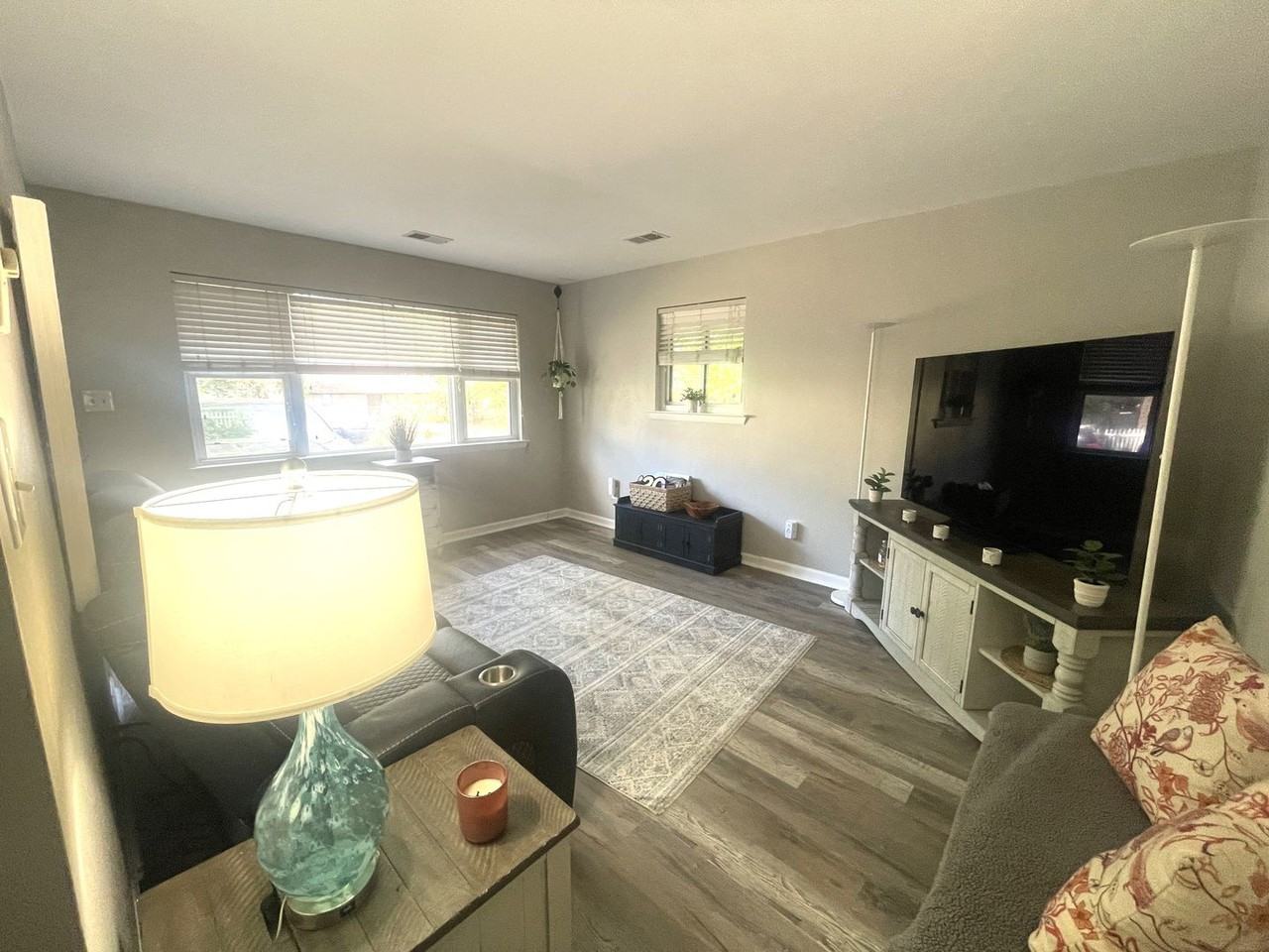 2217 Oak St - Photo 7 of 28