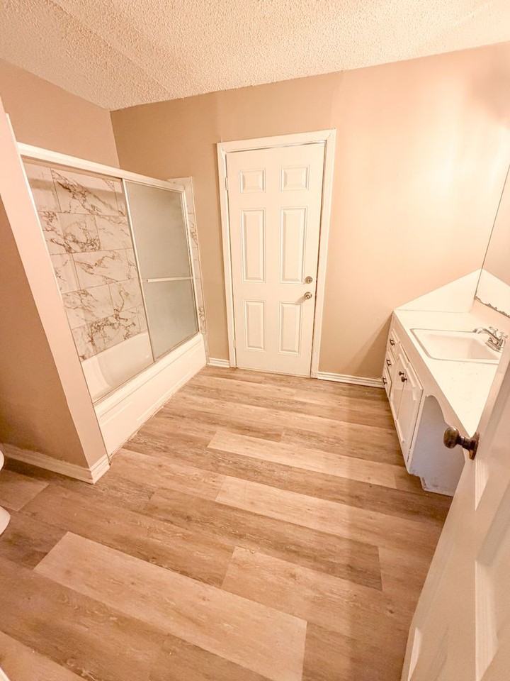 1210 Le Duke Blvd - Photo 5 of 12