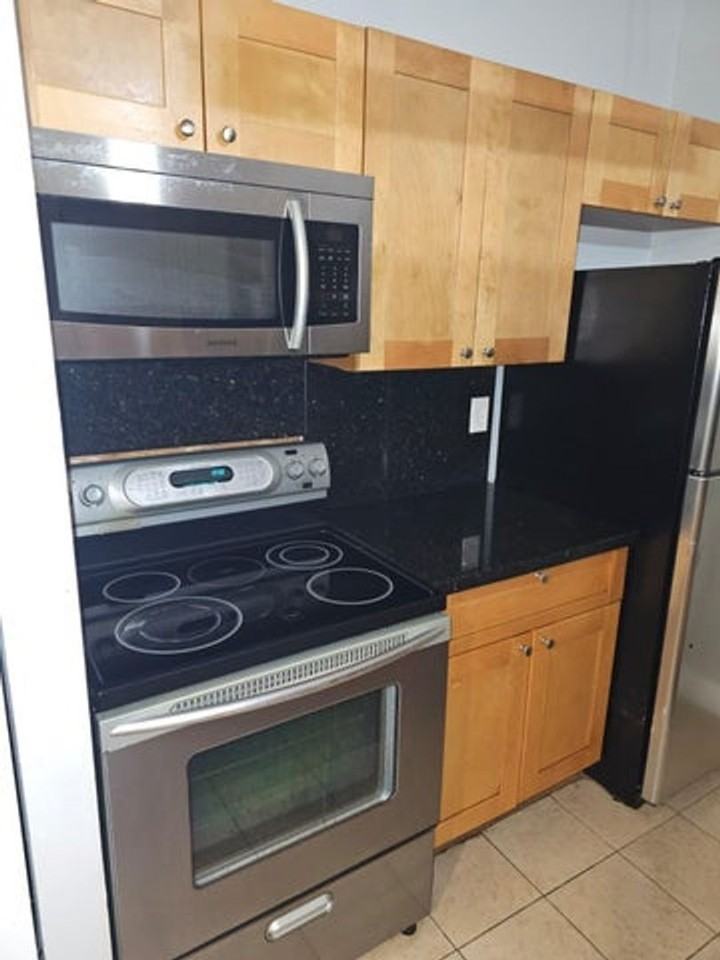4552 Nw 185th St - Photo 4 of 13