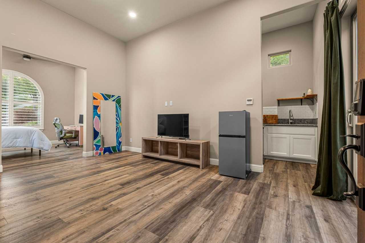4001 Reni Ct - Photo 2 of 17