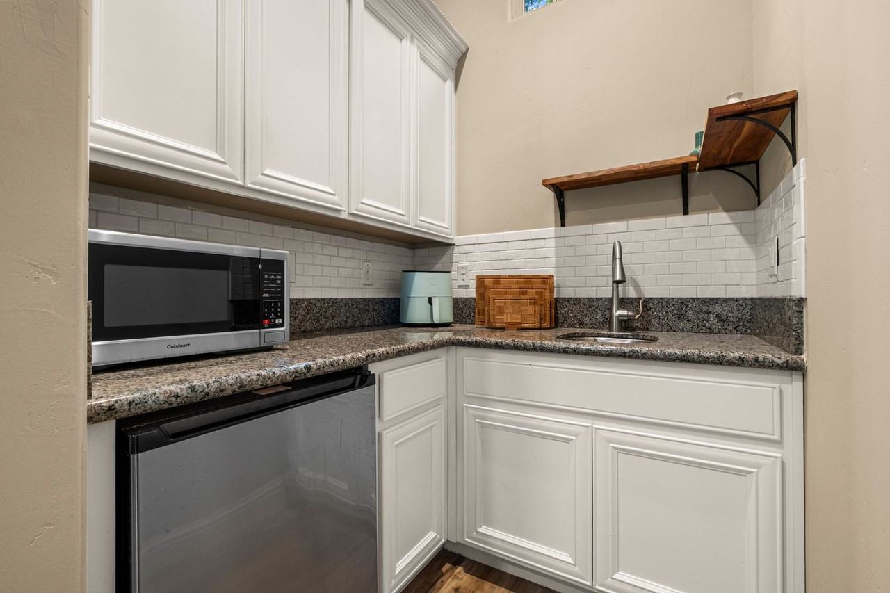 4001 Reni Ct - Photo 5 of 17