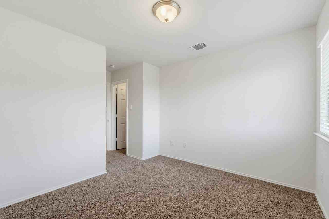 2044 Mallard Ct - Photo 3 of 24