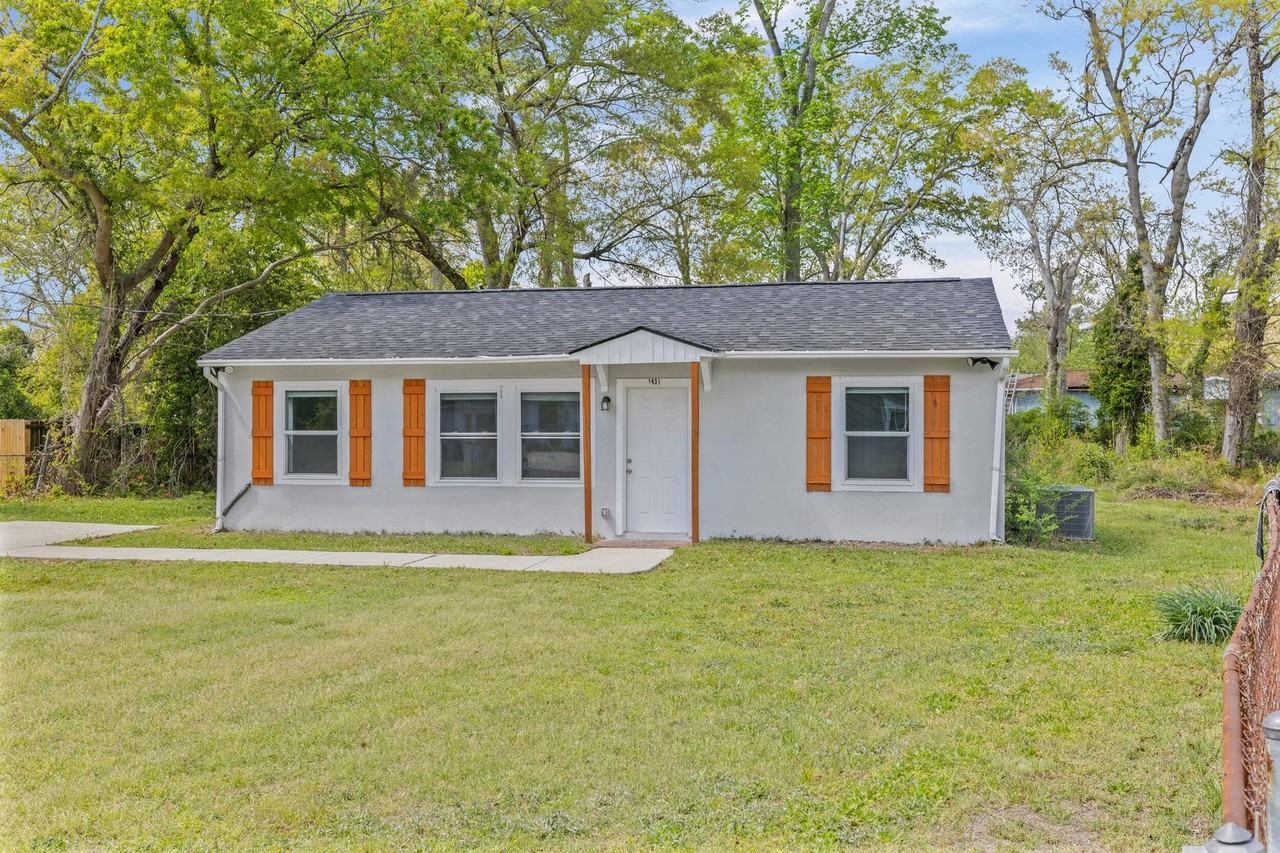 1831 Catalina Dr - Photo 3 of 26