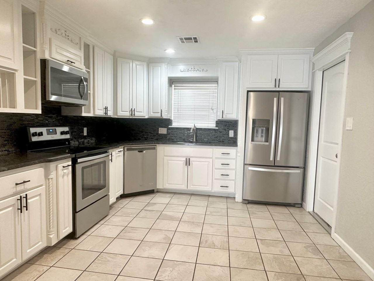 1803 Nw 75th St - Photo 3 of 33