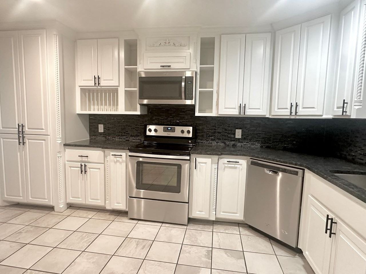 1803 Nw 75th St - Photo 4 of 33