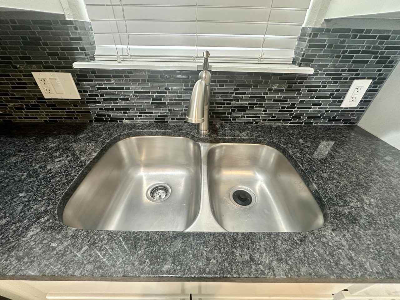 1803 Nw 75th St - Photo 6 of 33