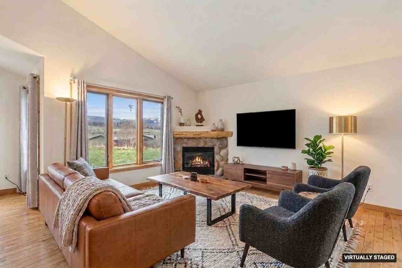 594 Parkview Dr - Photo 4 of 13