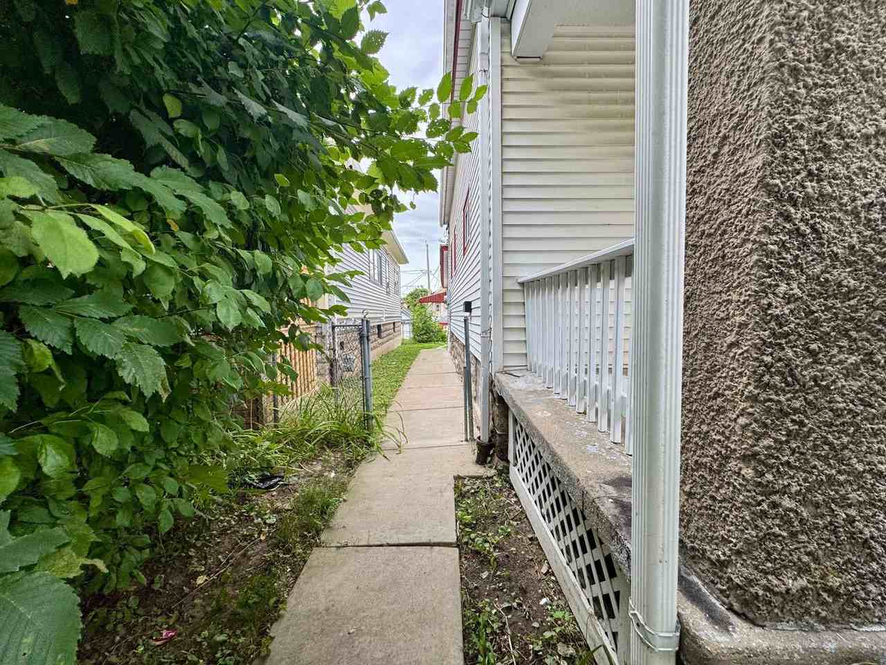 3935 N 13th St - Photo 3 of 21