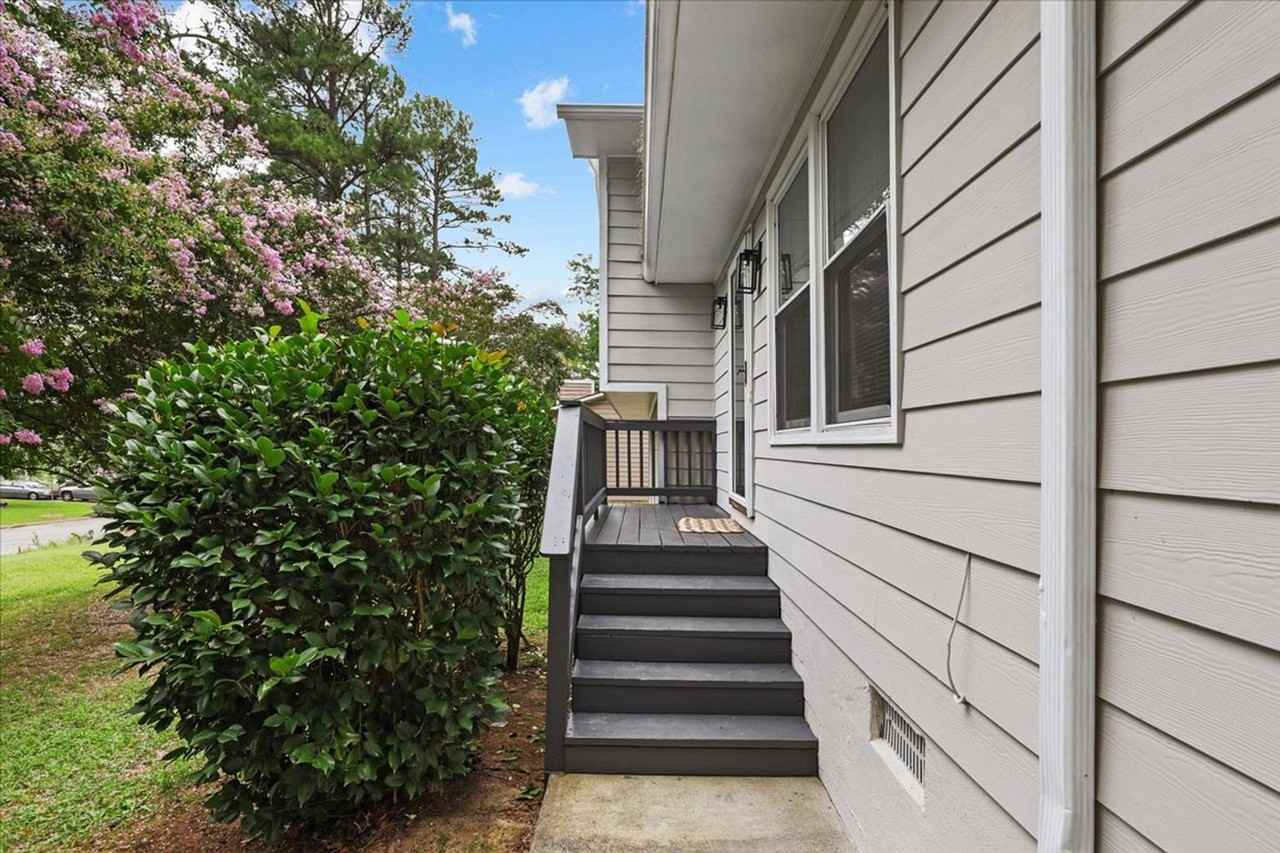 1017 Gaston Ave - Photo 3 of 42