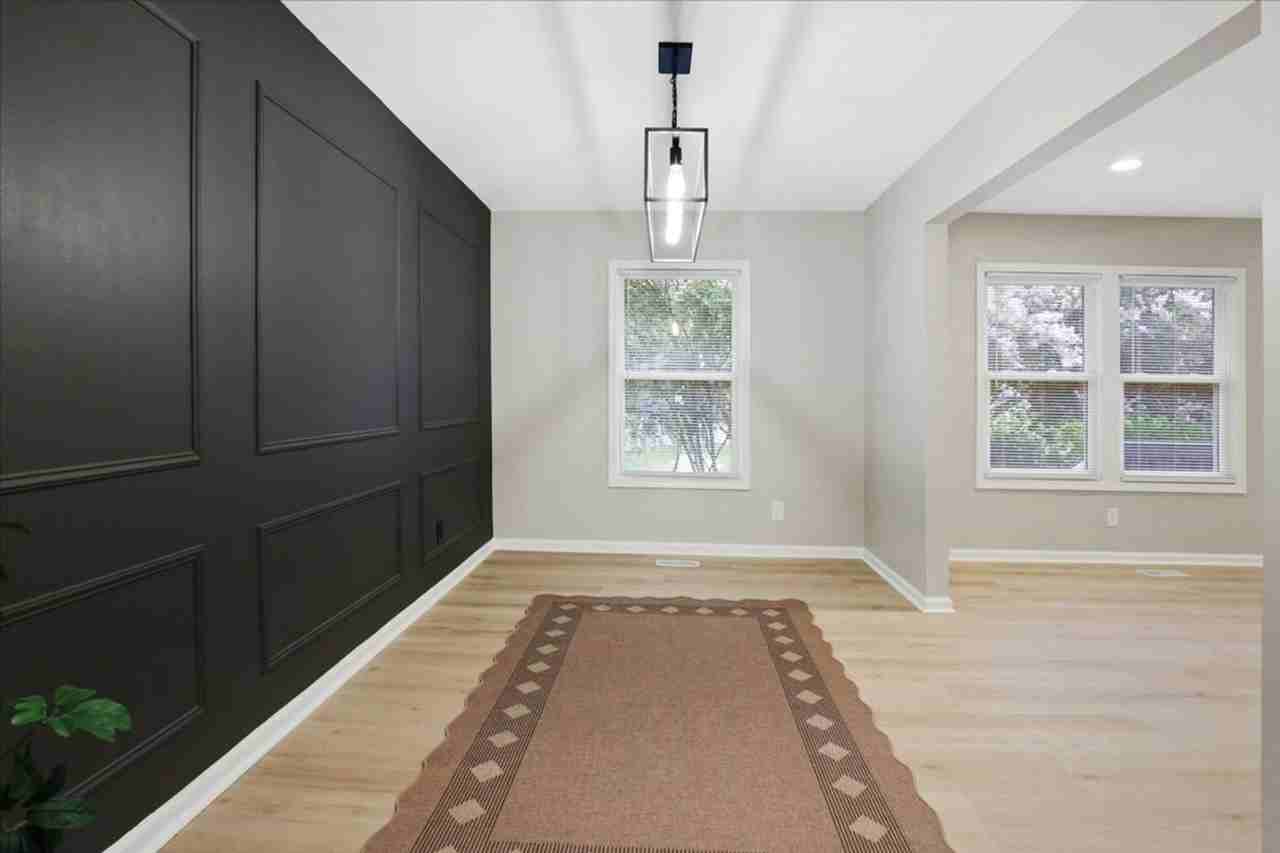 1017 Gaston Ave - Photo 5 of 42