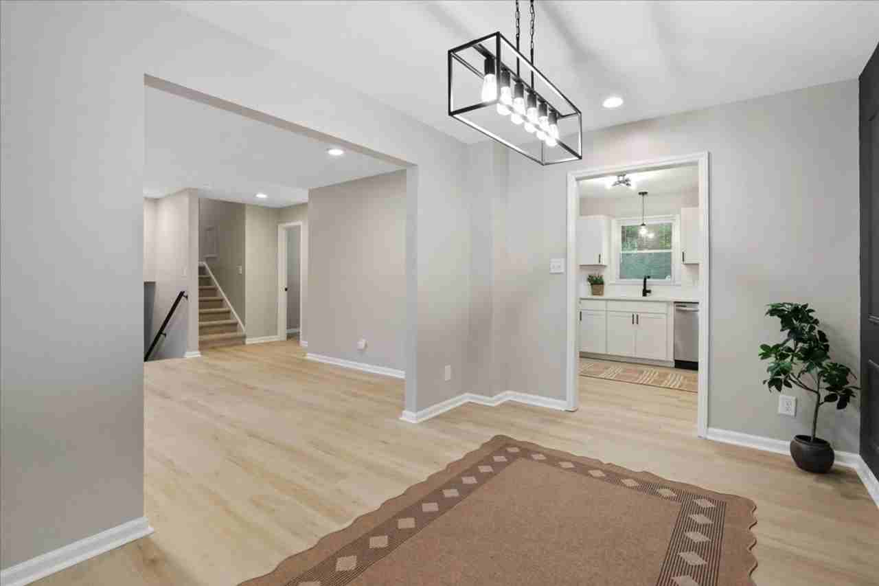 1017 Gaston Ave - Photo 6 of 42