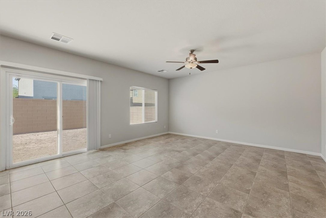 1058 Willow Berry Ave - Photo 4 of 22