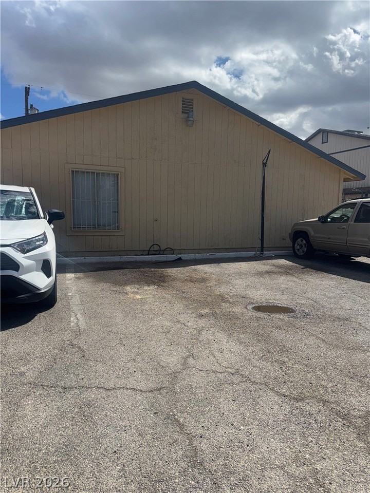 1808 Goldfield St #A - Photo 3 of 17