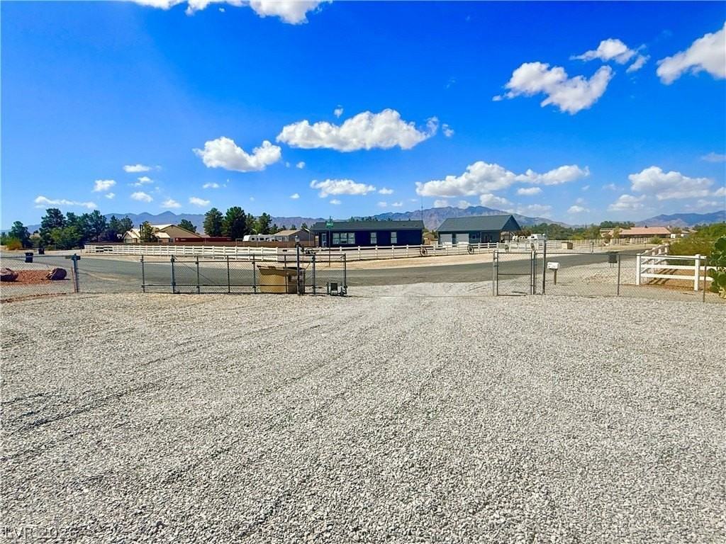 3241 S Rodeo Ave - Photo 3 of 45