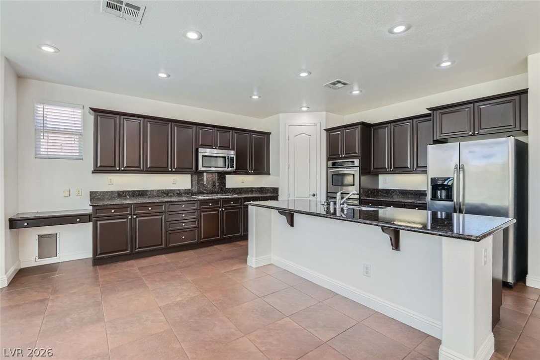 9353 Thunder Basin Ave - Photo 7 of 26