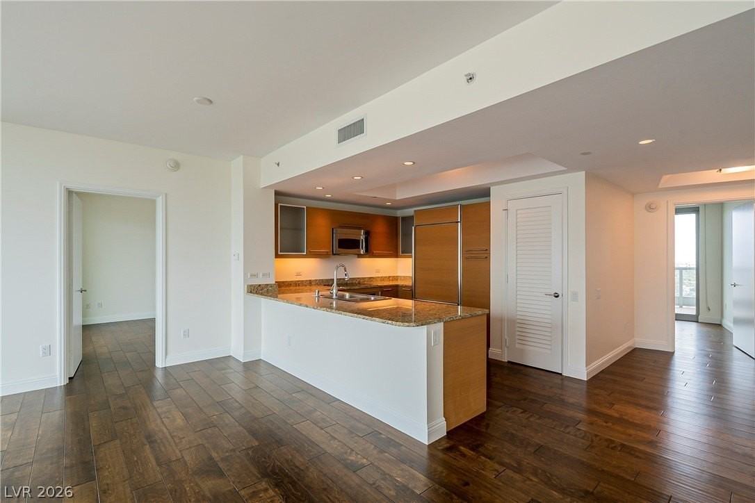 222 Karen Ave #1901 - Photo 3 of 41