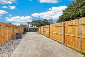 featured image of 12303 Lakeview Dr #B