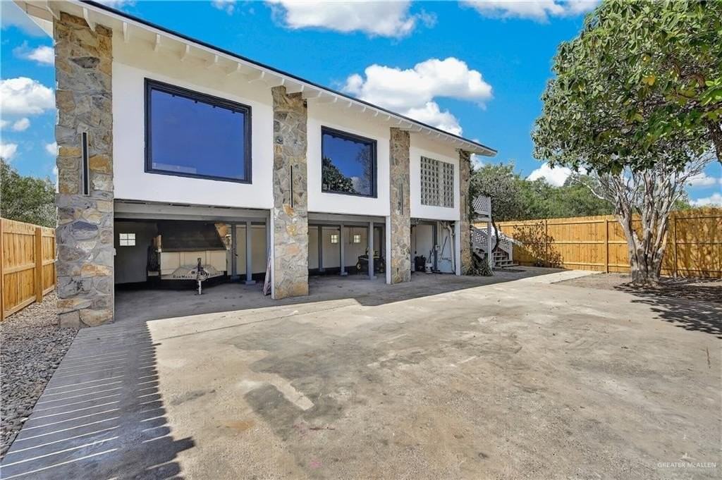 12303 Lakeview Dr #B - Photo 3 of 21