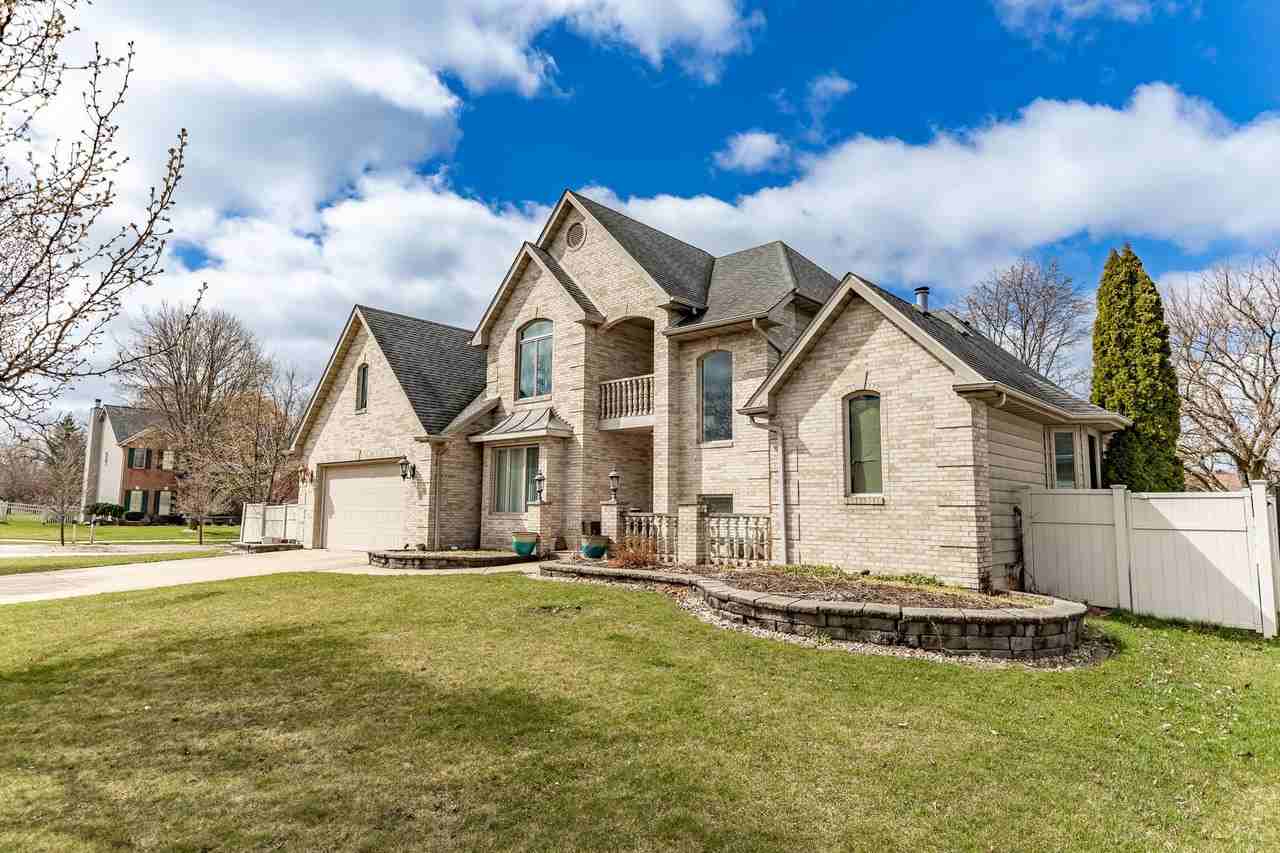 2222 Red River Dr - Photo 2 of 33