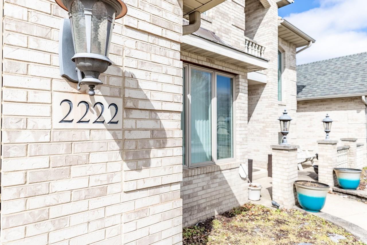 2222 Red River Dr - Photo 4 of 33