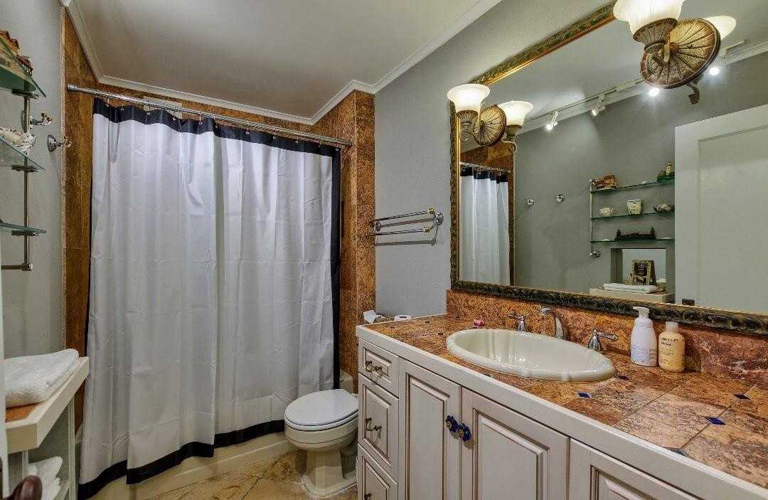 822 Allegan St - Photo 3 of 10