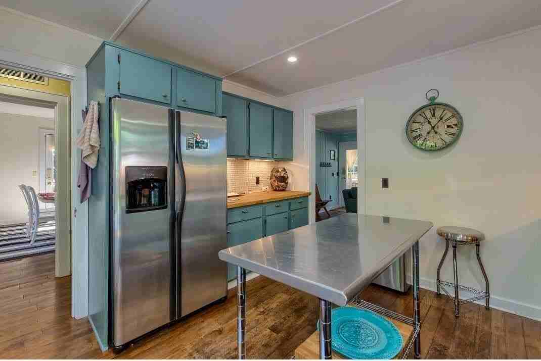 822 Allegan St - Photo 5 of 10